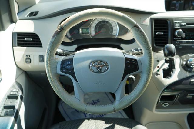 2014 Toyota Sienna SE 8 Passenger