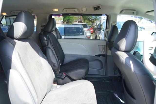 2014 Toyota Sienna SE 8 Passenger