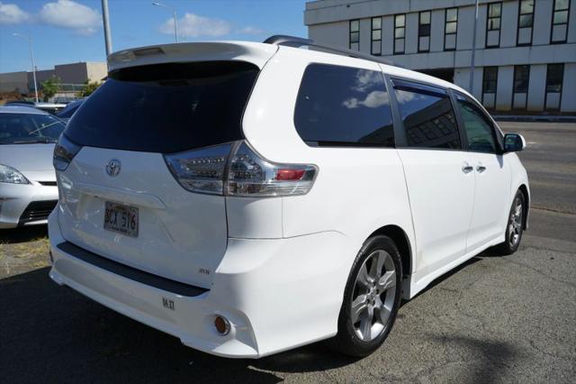2014 Toyota Sienna SE 8 Passenger