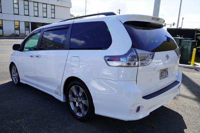2014 Toyota Sienna SE 8 Passenger