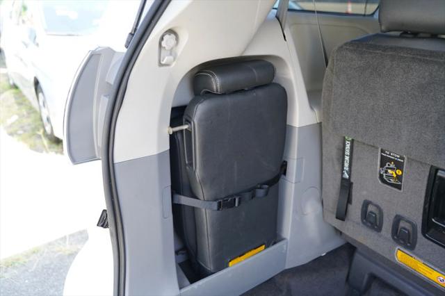 2014 Toyota Sienna SE 8 Passenger