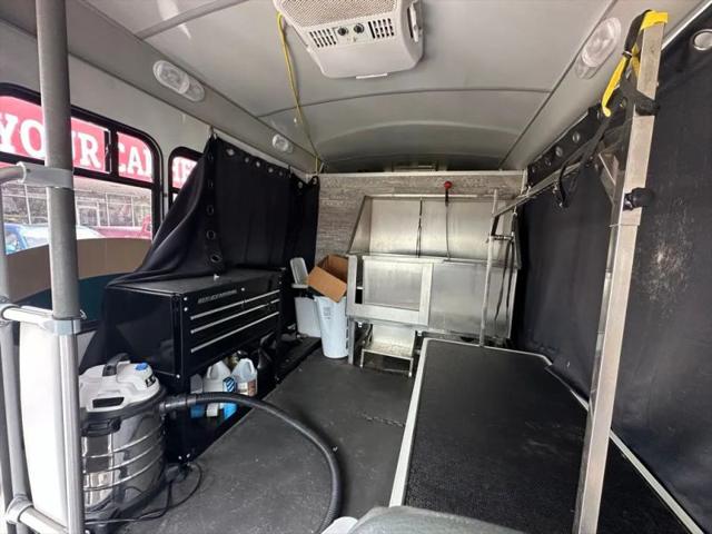 2006 Ford E-350 Cutaway Base