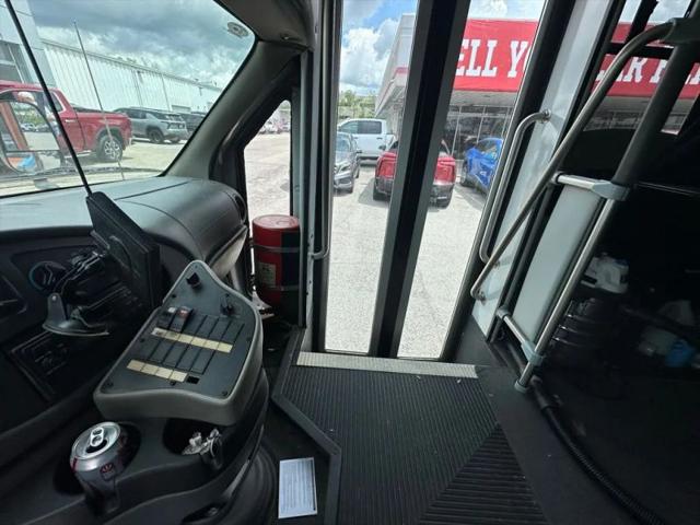 2006 Ford E-350 Cutaway Base