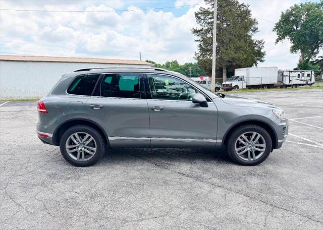 2016 Volkswagen Touareg VR6 Lux
