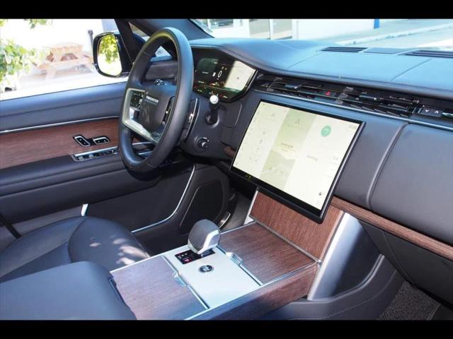 2025 Land Rover Range Rover P530 SE 7 Seat