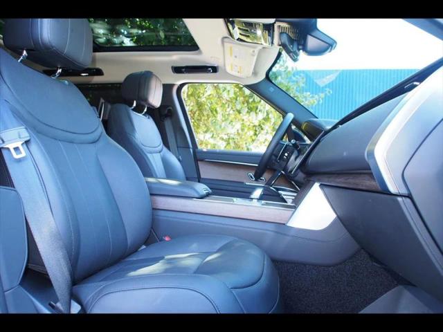 2025 Land Rover Range Rover P530 SE 7 Seat