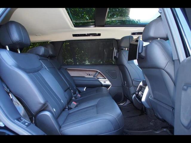 2025 Land Rover Range Rover P530 SE 7 Seat