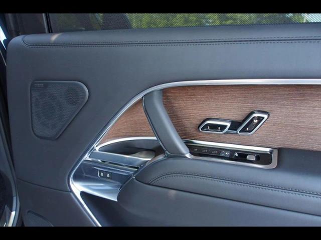 2025 Land Rover Range Rover P530 SE 7 Seat