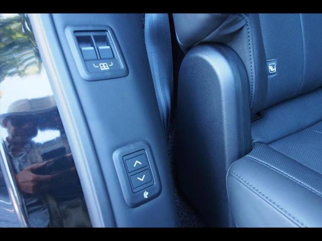 2025 Land Rover Range Rover P530 SE 7 Seat