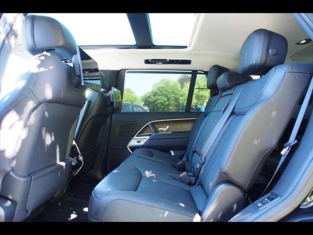 2025 Land Rover Range Rover P530 SE 7 Seat