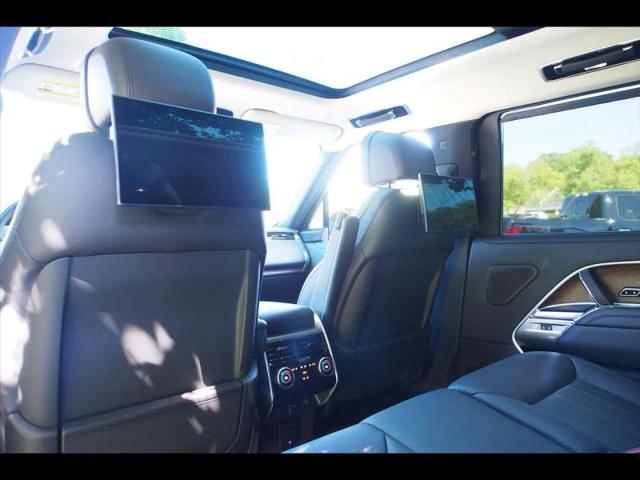 2025 Land Rover Range Rover P530 SE 7 Seat