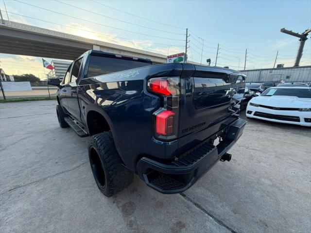 2022 Chevrolet Silverado 1500 4WD Crew Cab Short Bed Custom
