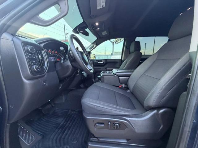 2022 Chevrolet Silverado 1500 4WD Crew Cab Short Bed Custom