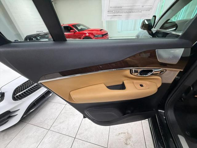 2016 Volvo XC90 T6 Momentum