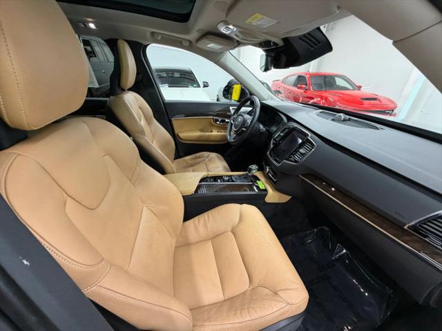 2016 Volvo XC90 T6 Momentum
