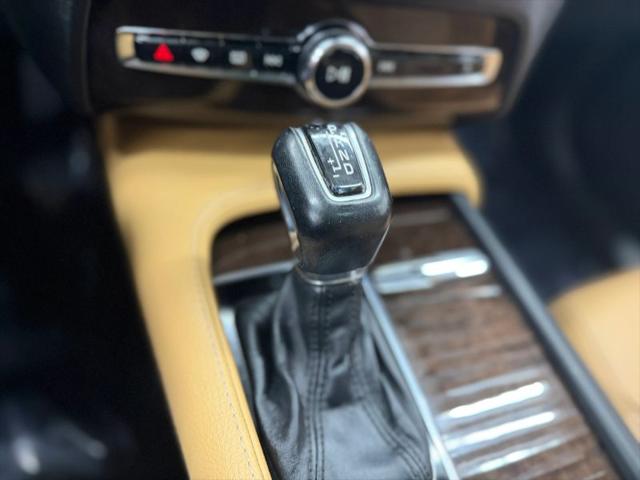 2016 Volvo XC90 T6 Momentum