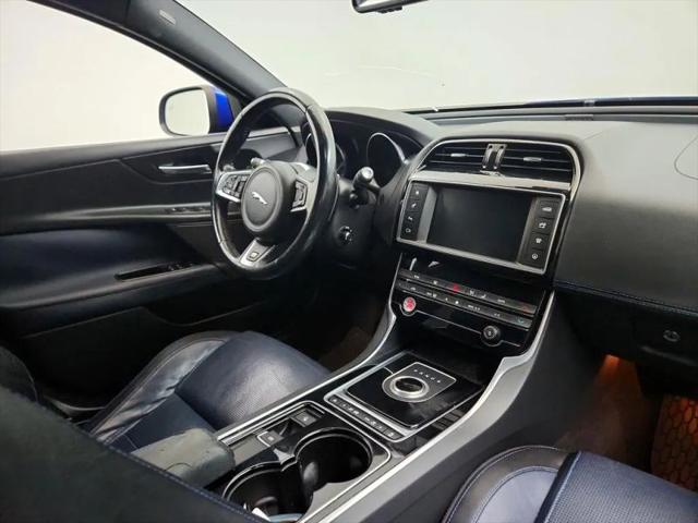 2017 Jaguar XE 35t R-Sport