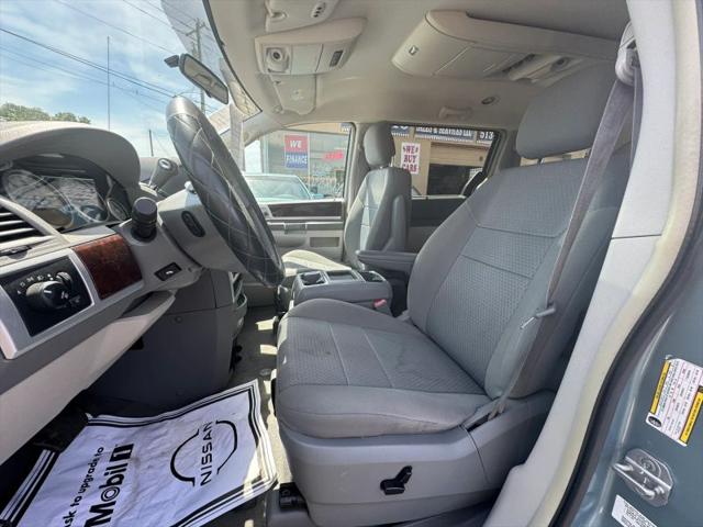 2010 Chrysler Town & Country Touring