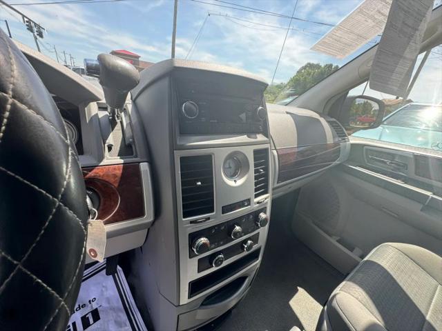 2010 Chrysler Town & Country Touring