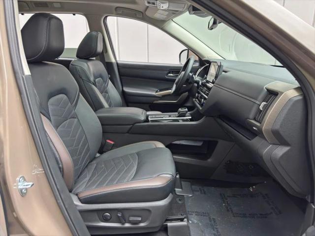 2024 Nissan Pathfinder Platinum FWD
