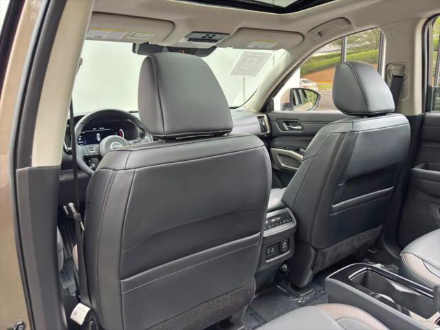 2024 Nissan Pathfinder Platinum FWD