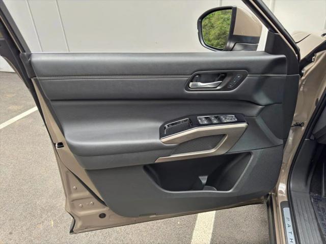 2024 Nissan Pathfinder Platinum FWD