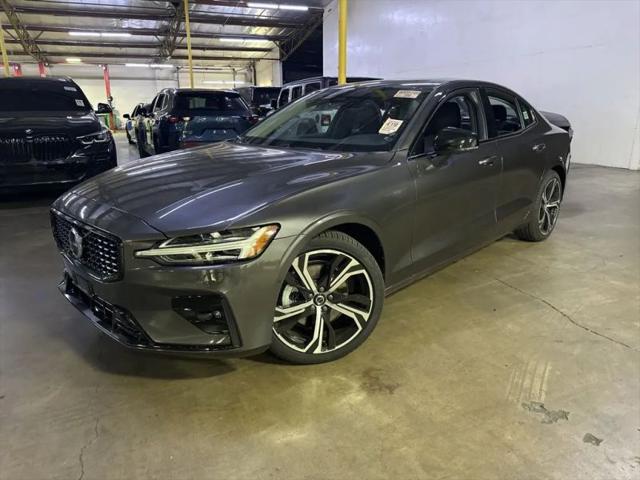 2024 Volvo S60 B5 Plus Dark Theme