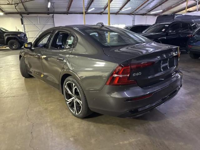 2024 Volvo S60 B5 Plus Dark Theme