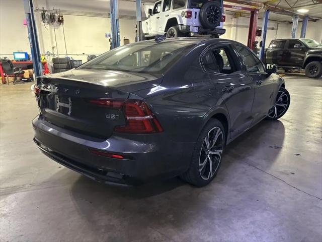 2024 Volvo S60 B5 Plus Dark Theme