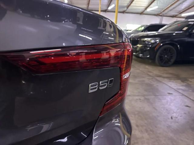 2024 Volvo S60 B5 Plus Dark Theme