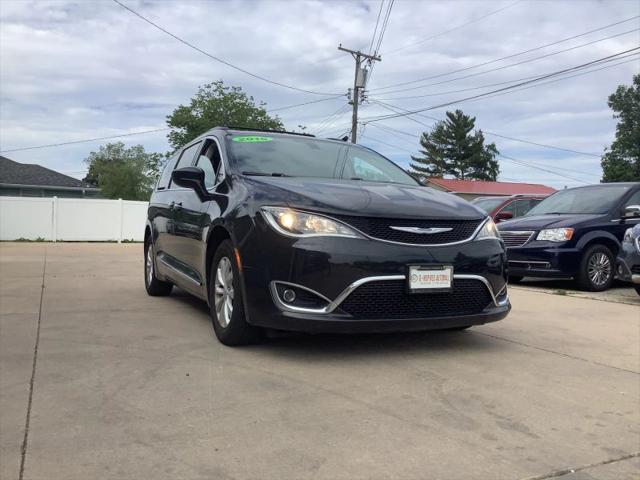 2017 Chrysler Pacifica Touring-L for sale in Washington, IL