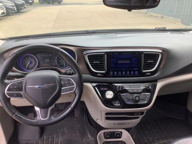 2017 Chrysler Pacifica Touring-L