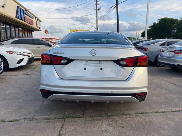 2025 Nissan Altima SV FWD