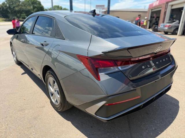 2025 Hyundai Elantra SE