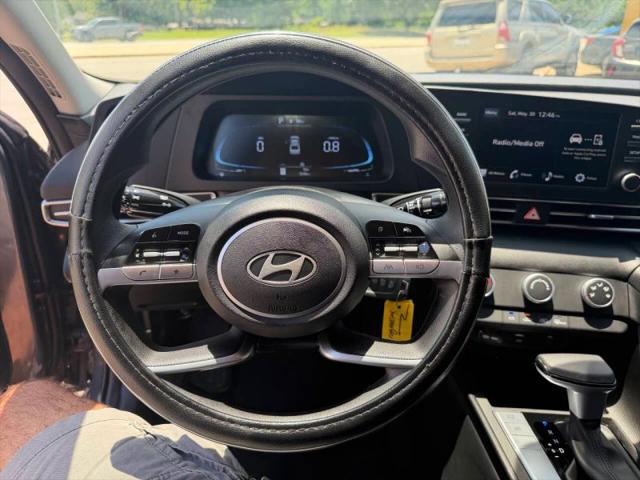 2025 Hyundai Elantra SE