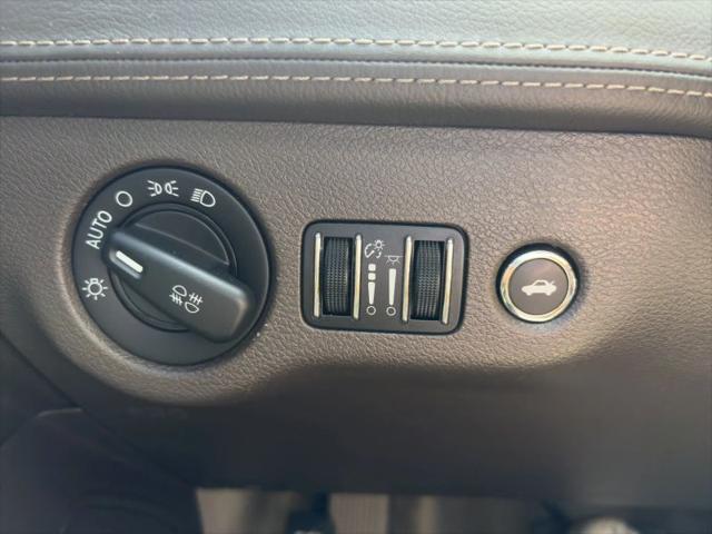 2012 Chrysler 300 Luxury Series