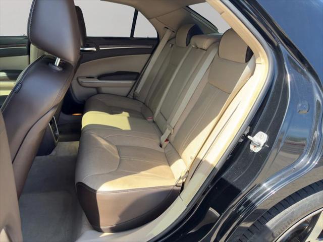 2012 Chrysler 300 Luxury Series