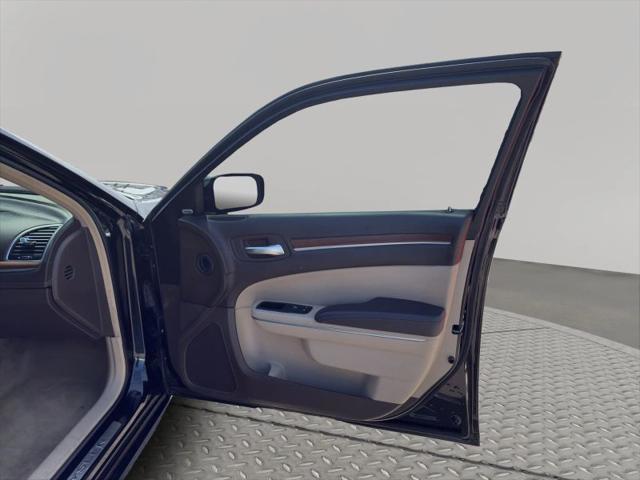 2012 Chrysler 300 Luxury Series