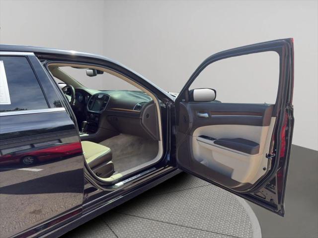 2012 Chrysler 300 Luxury Series