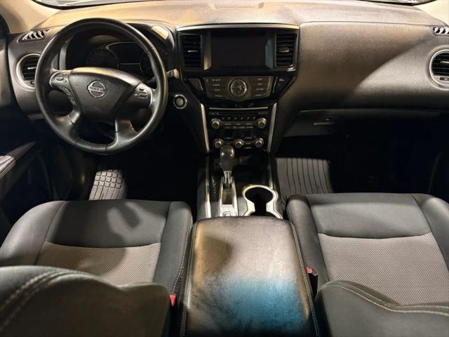 2018 Nissan Pathfinder SV