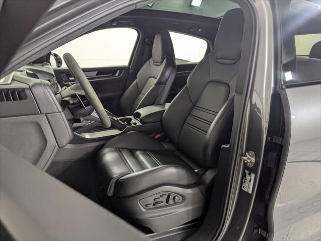2025 Porsche Cayenne E-Hybrid Turbo