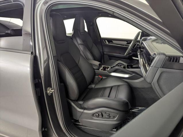 2025 Porsche Cayenne E-Hybrid Turbo