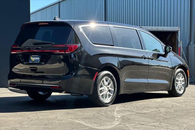 2027 Chrysler Pacifica Pacifica Select