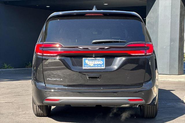 2027 Chrysler Pacifica Pacifica Select
