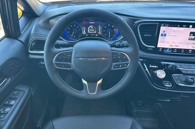 2027 Chrysler Pacifica Pacifica Select