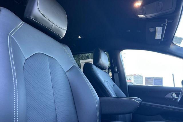 2027 Chrysler Pacifica Pacifica Select