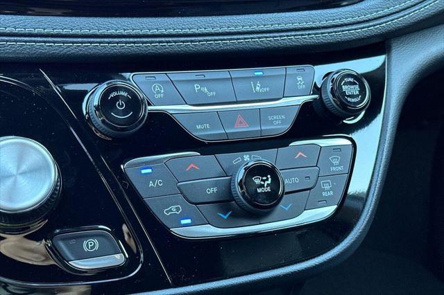 2027 Chrysler Pacifica Pacifica Select