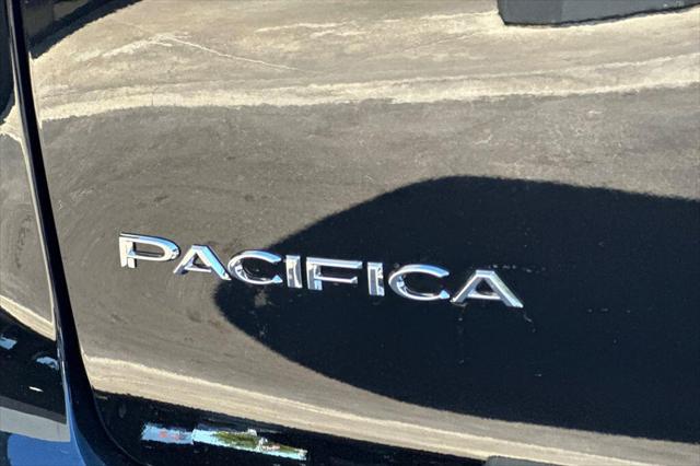 2027 Chrysler Pacifica Pacifica Select