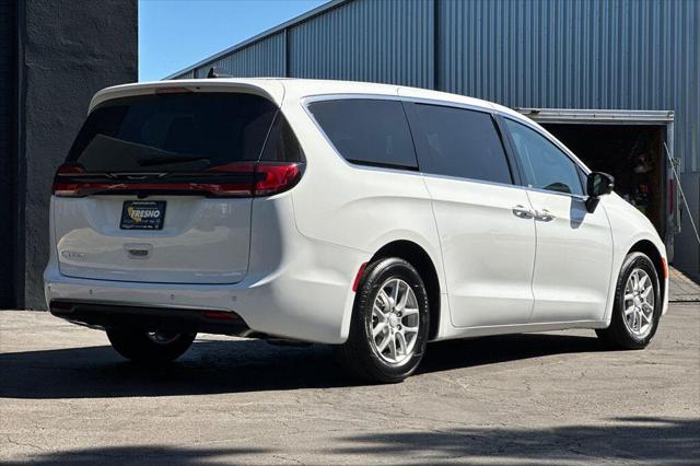 2027 Chrysler Pacifica Pacifica Select