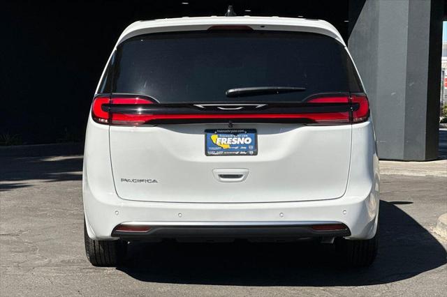 2027 Chrysler Pacifica Pacifica Select